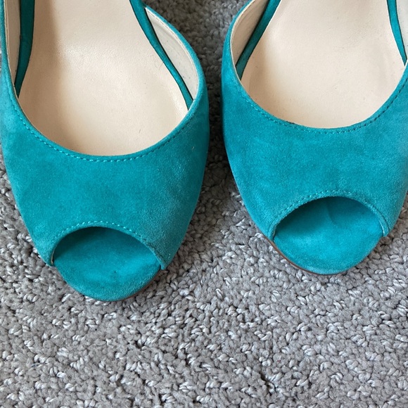 Greenish Blue faux suede peep toe shoe - Picture 4 of 5